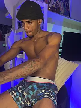 Snapshot of AaronCruz_ chatting on October 2025 03:48:01 AM AaronCruz online show from October 2025 03:48:01 AM