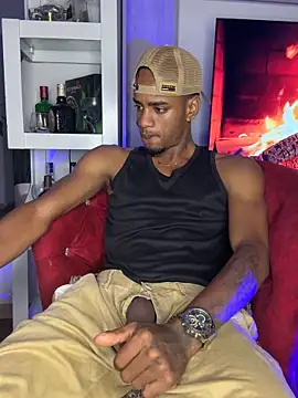 Snapshot of AaronCruz_ chatting on October 2025 06:25:02 AM AaronCruz online show from October 2025 06:25:02 AM