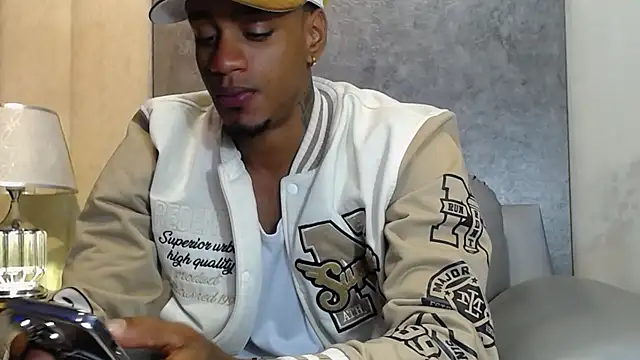 Snapshot of AaronCruz_ chatting on November 2025 09:26:02 PM AaronCruz online show from November 2025 09:26:02 PM