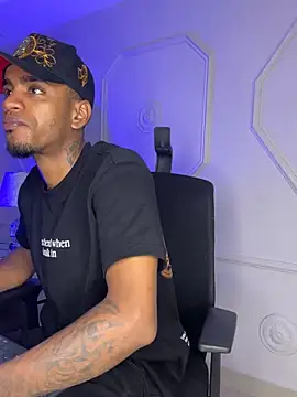 AaronCruz  online show from January 2026 07:41:02 PM