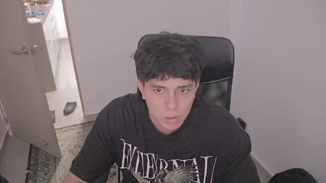 Snapshot of Tony_Hoffa chatting on October 2025 07:12:01 PM Tony Hoffa online show from October 2025 07:12:01 PM