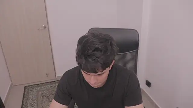 Snapshot of Tony_Hoffa chatting on October 2025 06:59:01 PM Tony Hoffa online show from October 2025 06:59:01 PM