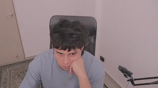 Snapshot of Tony_Hoffa chatting on October 2025 06:43:01 PM Tony Hoffa online show from October 2025 06:43:01 PM