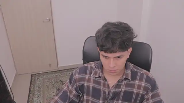 Snapshot of Tony_Hoffa chatting on November 2025 05:12:01 PM Tony Hoffa online show from November 2025 05:12:01 PM