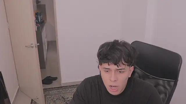 Snapshot of Tony_Hoffa chatting on November 2025 08:30:01 PM Tony Hoffa online show from November 2025 08:30:01 PM