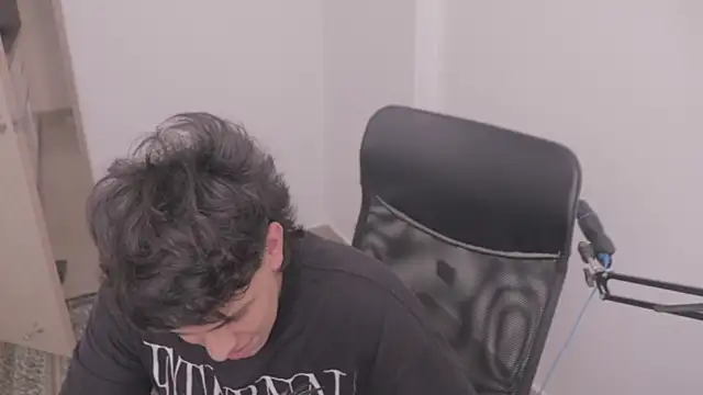 Snapshot of Tony_Hoffa chatting on November 2025 06:19:02 PM Tony Hoffa online show from November 2025 06:19:02 PM