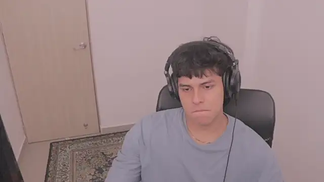 Snapshot of Tony_Hoffa chatting on November 2025 04:07:01 PM Tony Hoffa online show from November 2025 04:07:01 PM