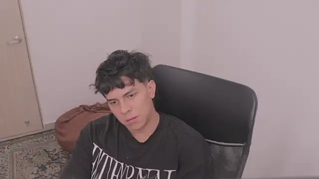 Snapshot of Tony_Hoffa chatting on November 2025 03:52:02 PM Tony Hoffa online show from November 2025 03:52:02 PM