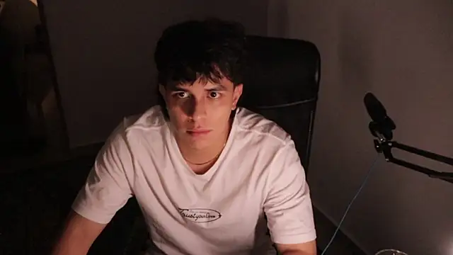 Snapshot of Tony_Hoffa chatting on November 2025 04:40:01 AM Tony Hoffa online show from November 2025 04:40:01 AM