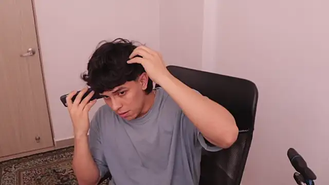 Snapshot of Tony_Hoffa chatting on November 2025 05:41:01 PM Tony Hoffa online show from November 2025 05:41:01 PM