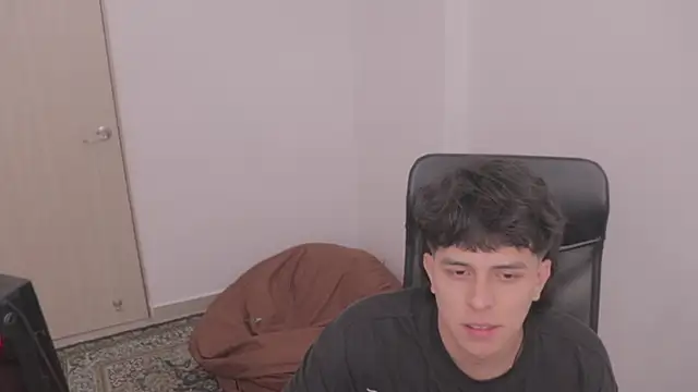 Snapshot of Tony_Hoffa chatting on December 2025 06:13:02 PM Tony Hoffa online show from December 2025 06:13:02 PM