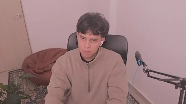 Snapshot of Tony_Hoffa chatting on December 2025 05:31:02 PM Tony Hoffa online show from December 2025 05:31:02 PM