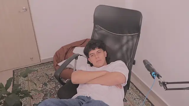 Snapshot of Tony_Hoffa chatting on December 2025 07:53:02 PM Tony Hoffa online show from December 2025 07:53:02 PM