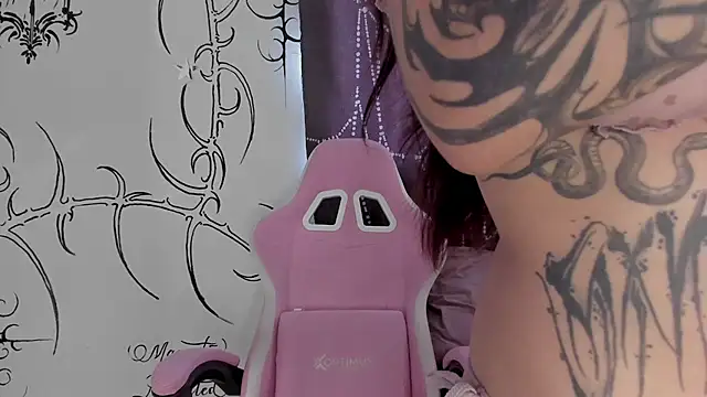 Snapshot of AlyRoses chatting on July 2026 04:29:02 PM AlyRoses online show from July 2026 04:29:02 PM