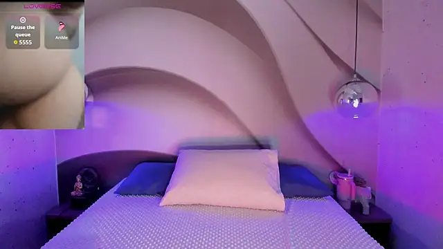 Snapshot of LottiCarter chatting on April 2026 08:09:01 PM LottiCarter online show from April 2026 08:09:01 PM