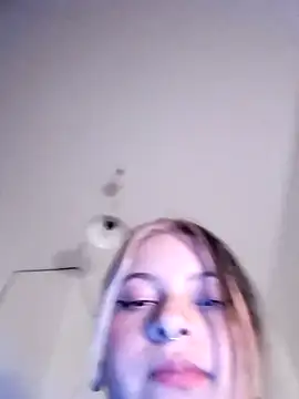 Snapshot of sammymoon chatting on December 2024 06:10:01 AM sammymoon online show from December 2024 06:10:01 AM