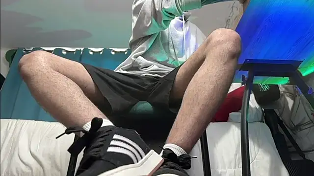 Snapshot of Saturno_v chatting on January 2025 12:53:01 AM Saturno v online show from January 2025 12:53:01 AM