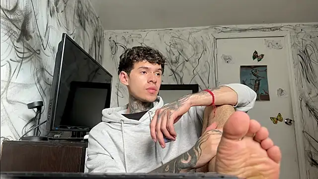 Snapshot of Saturno_v chatting on January 2025 10:22:02 AM Saturno v online show from January 2025 10:22:02 AM