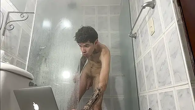 Snapshot of Saturno_v chatting on January 2025 02:02:01 PM Saturno v online show from January 2025 02:02:01 PM