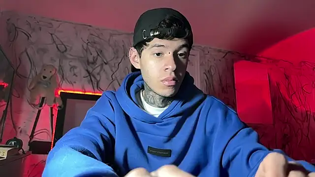 Snapshot of Saturno_v chatting on January 2025 12:12:01 AM Saturno v online show from January 2025 12:12:01 AM