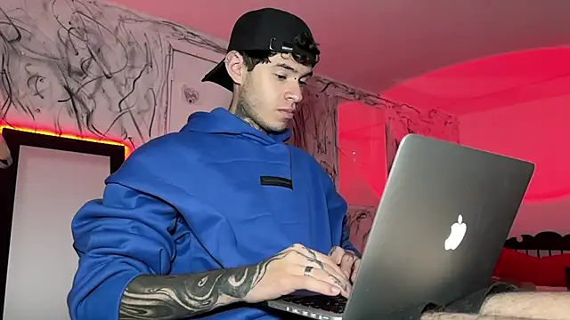 Snapshot of Saturno_v chatting on January 2025 03:22:02 AM Saturno v online show from January 2025 03:22:02 AM