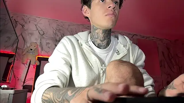 Snapshot of Saturno_v chatting on February 2025 08:20:02 PM Saturno v online show from February 2025 08:20:02 PM