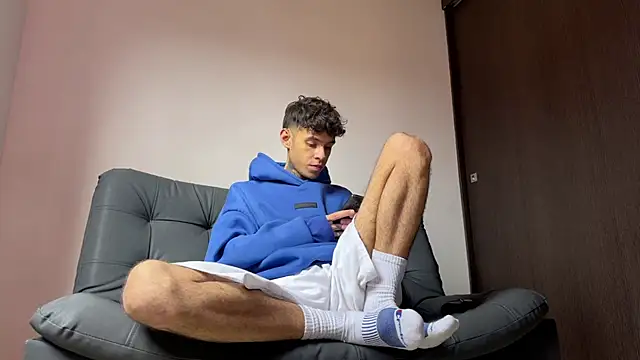 Snapshot of Saturno_v chatting on March 2025 07:01:02 PM Saturno v online show from March 2025 07:01:02 PM