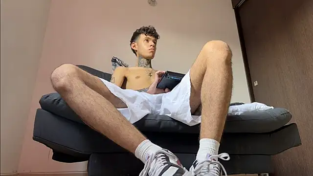 Snapshot of Saturno_v chatting on March 2025 05:13:01 PM Saturno v online show from March 2025 05:13:01 PM