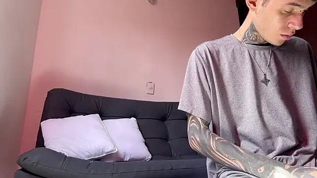 Snapshot of Saturno_v chatting on March 2025 07:06:02 PM Saturno v online show from March 2025 07:06:02 PM