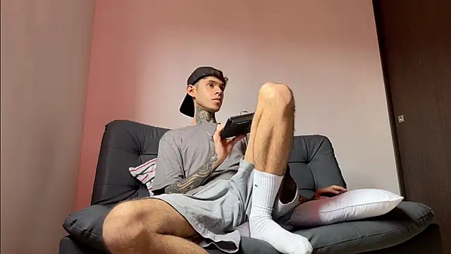 Snapshot of Saturno_v chatting on March 2025 08:10:01 AM Saturno v online show from March 2025 08:10:01 AM