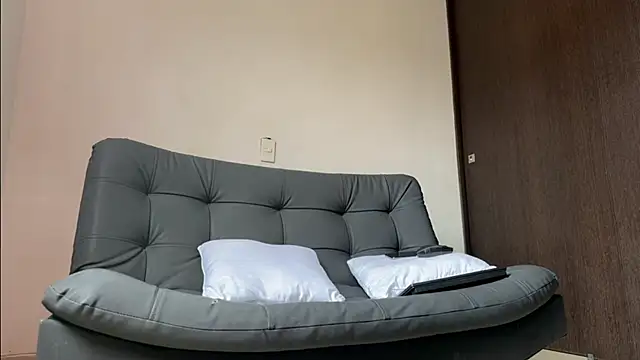 Snapshot of Saturno_v chatting on March 2025 05:26:02 PM Saturno v online show from March 2025 05:26:02 PM