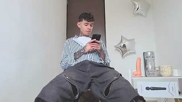 Snapshot of Saturno_v chatting on September 2025 11:10:01 AM Saturno v online show from September 2025 11:10:01 AM