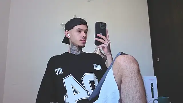 Snapshot of Saturno_v chatting on September 2025 10:05:01 AM Saturno v online show from September 2025 10:05:01 AM