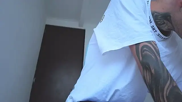 Snapshot of Saturno_v chatting on September 2025 10:53:02 AM Saturno v online show from September 2025 10:53:02 AM