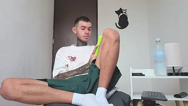 Snapshot of Saturno_v chatting on November 2025 01:13:01 PM Saturno v online show from November 2025 01:13:01 PM