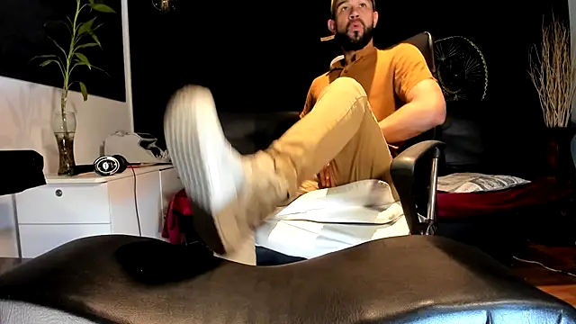 alessandro wye online show from November 2025 03:09:01 AM