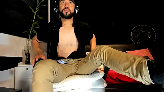 alessandro wye online show from November 2025 03:01:02 AM