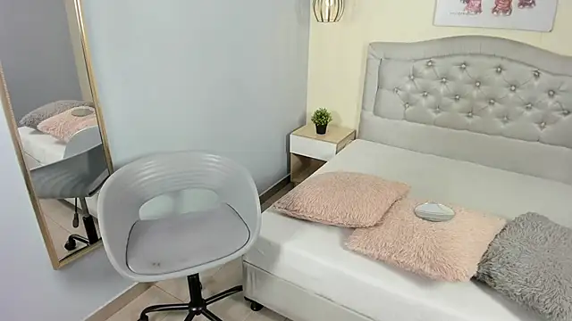 escarleth   online show from February 2026 01:05:01 PM