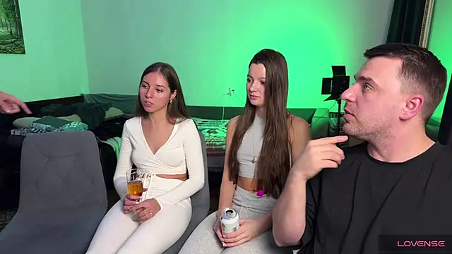 Snapshot of fcjuicy_pussy chatting on January 2025 05:02:02 PM fcjuicy pussy online show from January 2025 05:02:02 PM