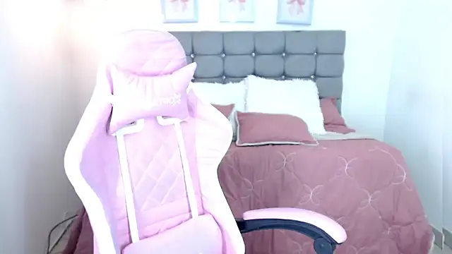 Snapshot of sarah_moon2 chatting on October 2025 05:02:02 PM sarah moon2 online show from October 2025 05:02:02 PM