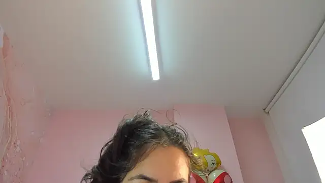 soyzarahtorres online show from November 2025 10:12:01 PM