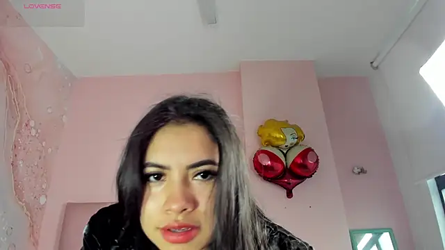 soyzarahtorres online show from December 2025 09:31:02 PM