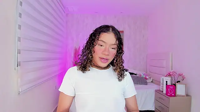 Snapshot of Keni_malf chatting on November 2025 03:23:01 AM Keni malf online show from November 2025 03:23:01 AM