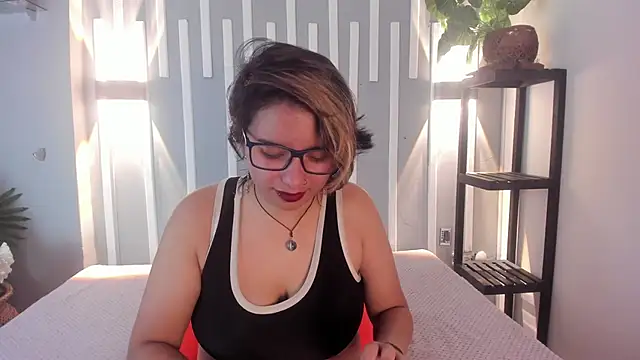 NovaGlitz online show from February 2025 11:44:02 AM