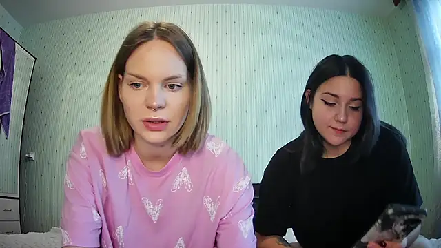 Snapshot of ChrisGirls chatting on October 2025 11:10:01 AM ChrisGirls online show from October 2025 11:10:01 AM