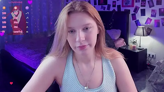 KarambaMoon online show from October 2025 09:03:02 PM