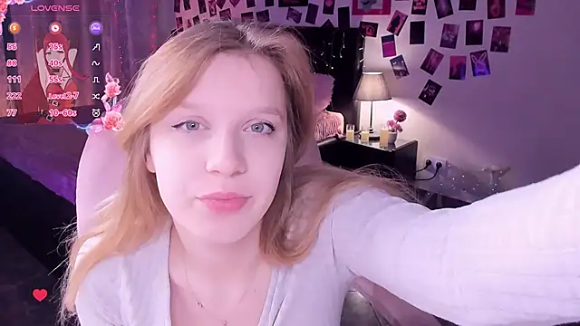 Snapshot of KarambaMoon chatting on March 2026 09:00:02 PM KarambaMoon online show from March 2026 09:00:02 PM