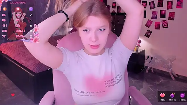 Snapshot of KarambaMoon chatting on March 2026 08:59:02 PM KarambaMoon online show from March 2026 08:59:02 PM