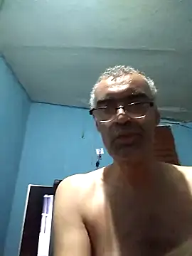 hugosafado333 online show from January 2025 04:20:01 AM