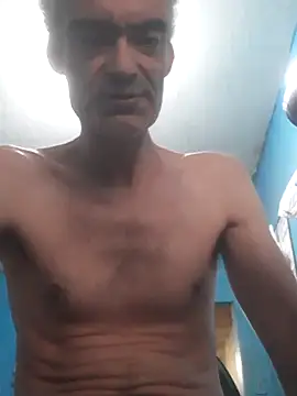 hugosafado333 online show from December 2025 03:35:01 AM